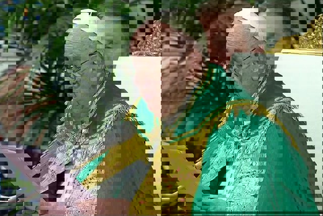 El Papa celebra una misa con decenas de indigentes