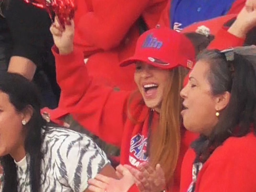 SHAKIRA EN EL PARTIDO DE BÉISBOL MÁS IMPORTANTE PARA SU HIJO