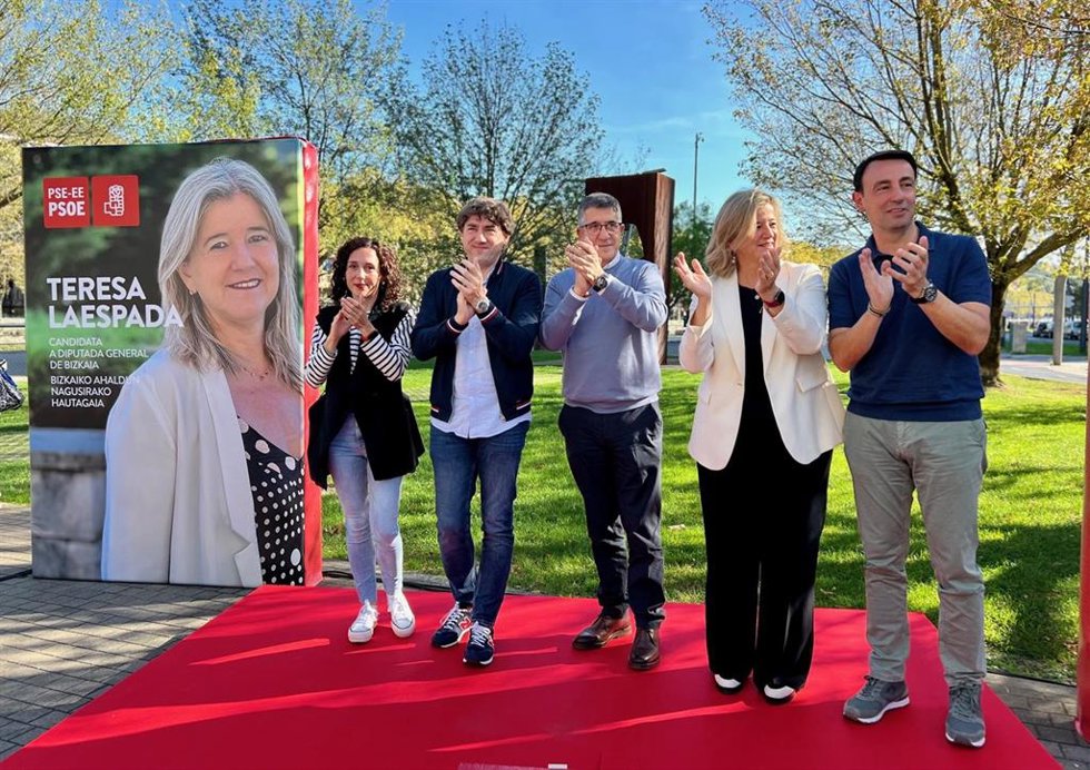 El portavoz del PSOE en el Congreso, Patxi López,  en el acto de presentación de Teresa Laespada como candidata a Diputada General de Bizkaia en Bilbao.