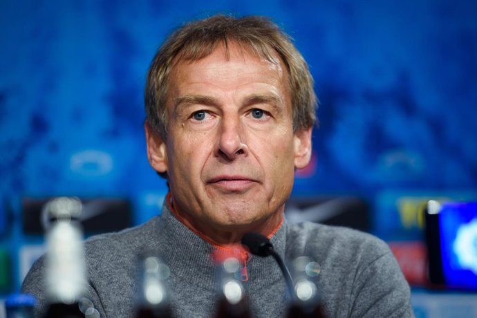 Archivo - FILED - 30 November 2019, Berlin: Hertha Berlin coach Jurgen Klinsmann attends a press conference after the German Bundesliga soccer match between Hertha BSC and Borussia Dortmund at the Olympic Stadium. Klinsmann has resigned as Hertha Berlin