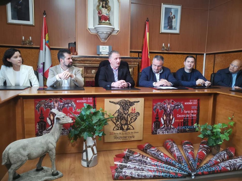 (IZQ A DER) Secretario General Del PSOE De Castilla Y León, Luis Tudanca; Alcalde De Vegacervera, Octavio González; Presidente Diputacion Leon, Eduardo Morán; Secretario Provincial PSOE León, Javier Alfonso Cendón, Y Subdelegado Gobierno En León, Fausti
