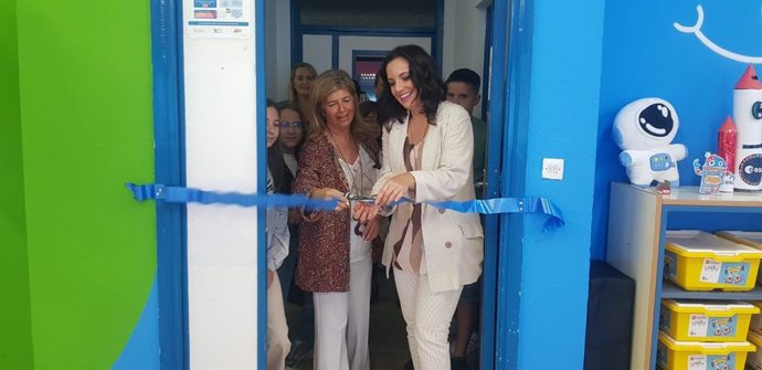 La delegada territorial de Desarrollo Educativo y FP y Universidad, Investigación e Innovación de la Junta de Andalucía en la provincia de Cádiz, Isabel Paredes, en la inauguración del CEIP Las Granjas de Jerez