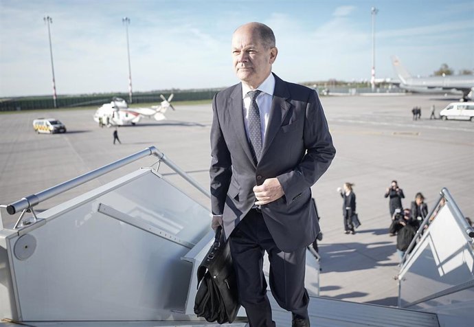 El canciller alemán, Olaf Scholz, de camino a la COP27 