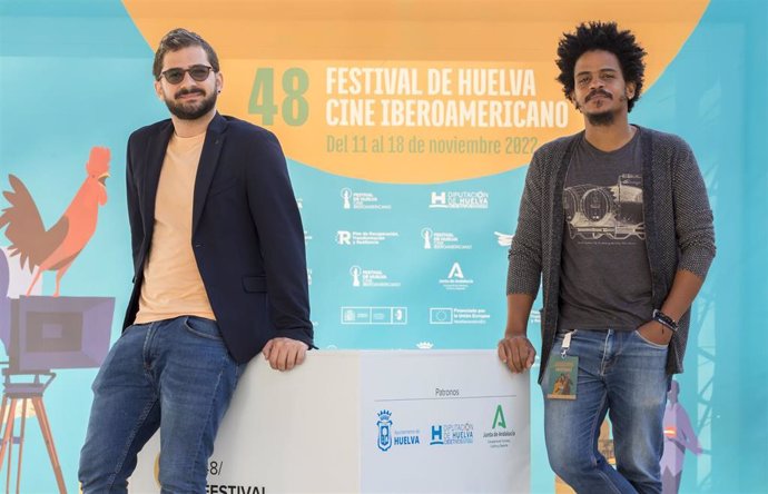 José María Cabral, director de Perejil, y el actor Ramón Emilio Candelario, en el Festival de Cine de Huelva