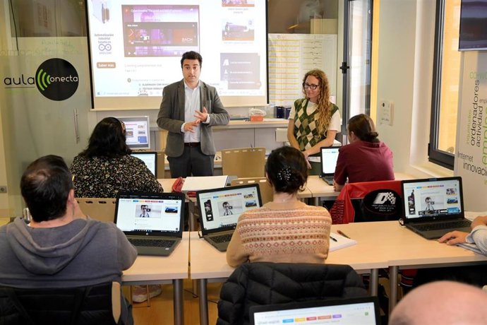 Treinta alumnos comienzan tres cursos del programa 'Claudia' para parados de larga duración