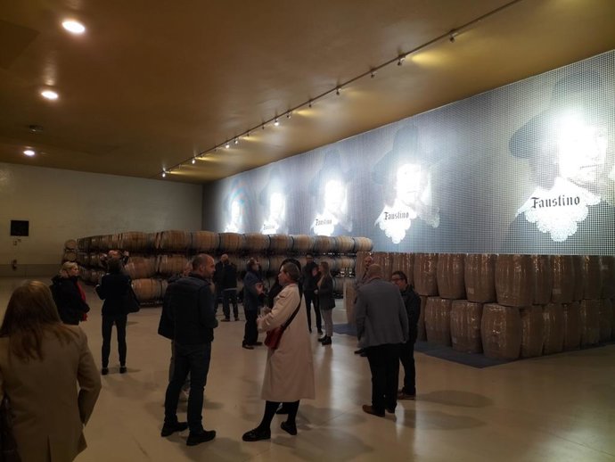 Bodegas Faustino impulsa la formación en el mundo del vino y alberga el curso Formador Oficial en Vinos de Rioja