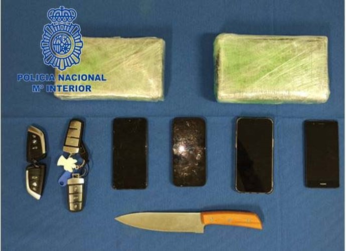 Cocaína y otros efectos intervenidos en la operación en Badajoz.