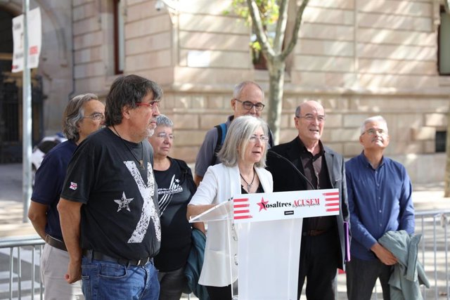 Archivo - La presidenta de l'ANC, Dolors Feliu, i membres del secretariat nacional de l'entitat en una foto d'arxiu