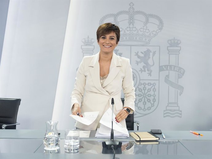 La ministra de Política Territorial y Portavoz del Gobierno, Isabel Rodríguez, en una rueda de prensa posterior al Consejo de Ministros, en el Palacio de la Moncloa, a 8 de noviembre de 2022, en Madrid (España). El Consejo de Ministros ha aprobado a pro
