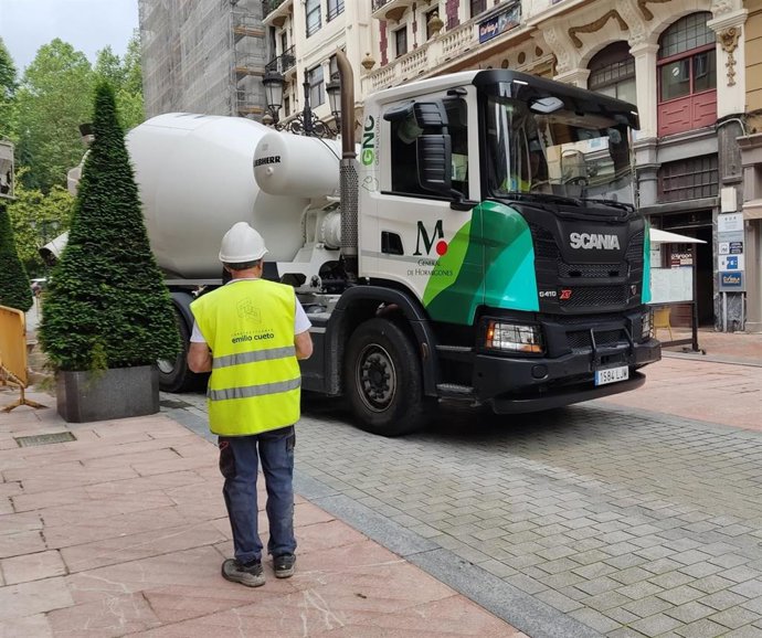 Archivo - Operario. Trabajador. Construcción. Empleo.