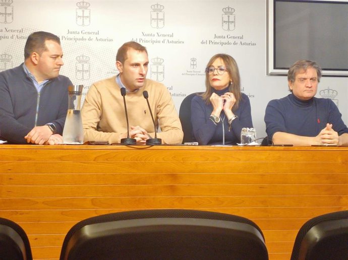 Carlos Suárez, Adrián Pumares, Ángela Vallina y Alejandro Suárez presentan una PNL conjunta de Foro e IU para someter a consideración previa de la Junta General cualquier convenio sobre la reordenación urbanística de la fábrica de armas de La Vega