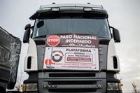 Normalidad en el primer día de paro de camioneros, con casos esporádicos de incendios de neumáticos y pinchazos