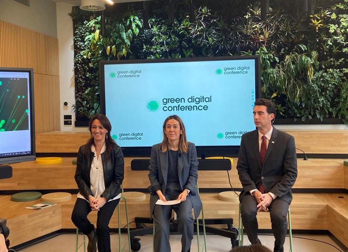 Xabier Otxandiano, Nora Sarasola y Cristina Monge