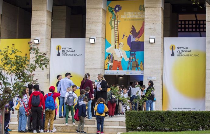 El Festival de Huelva ha iniciado este lunes la Sección Infantil y Juvenil en la que más de 16.000 espectadores de los centros educativos onubenses pasarán.
