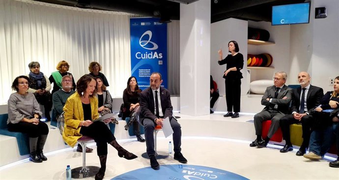 La consejera Melania Álvarez en la presentación de la Estrategia CuidAs