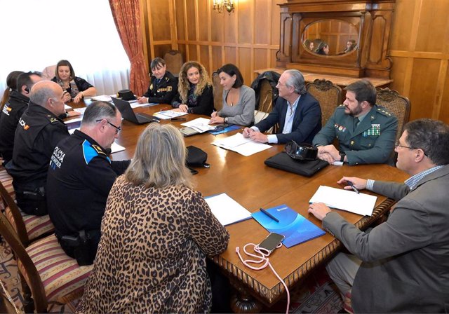 Junta de Seguridad Ciudadana paraa bordar el aumento de los robos en Cueto con asistencia de la delegada del Gobierno en Cantabria, Ainoa Quiñones, y la alcaldesa de Santander, Gema Igual