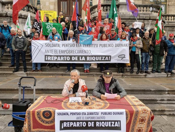 Representantes de la Carta Social anuncian la manifestación en Euskadi y Navarra por el reparto de la riqueza