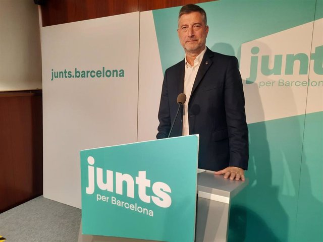 El portavoz de Junts en el Ayuntamiento de Barcelona, Jordi Martí, en rueda de prensa este lunes.