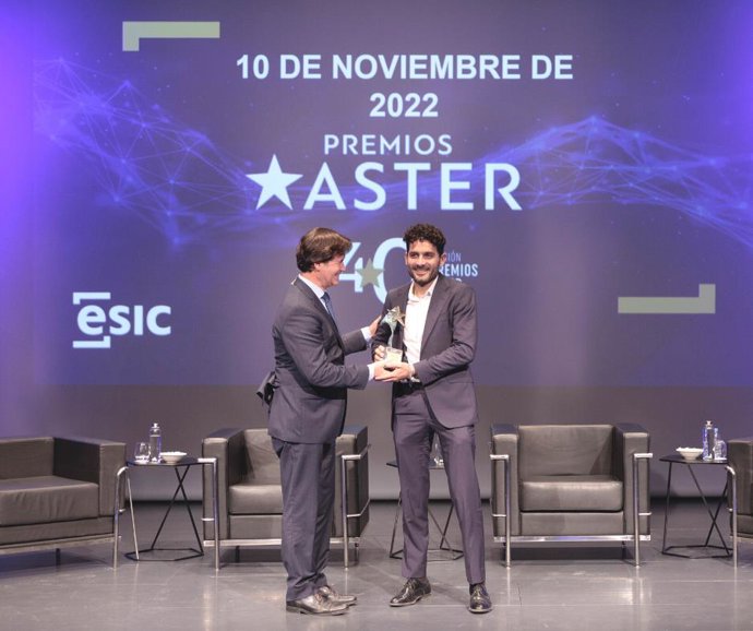 Álvaro Pita, CTO de Farmaciasdirect.com recogiendo el premio.