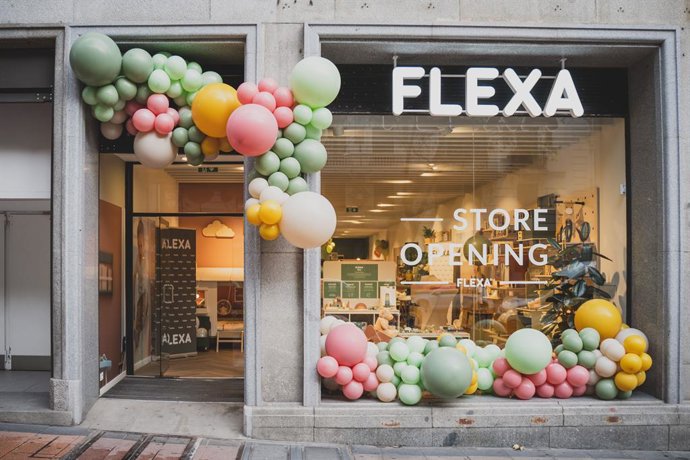 Fachada nueva tienda Flexa (Velázquez, 36).