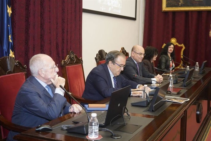 José Fernández López, director del simposio inaugurado en la Universidad de Sevilla.