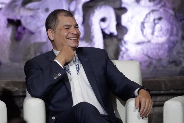 Archivo - El expresidente ecuatoriano Rafael Correa participa en una conferencia en México en noviembre de 2019