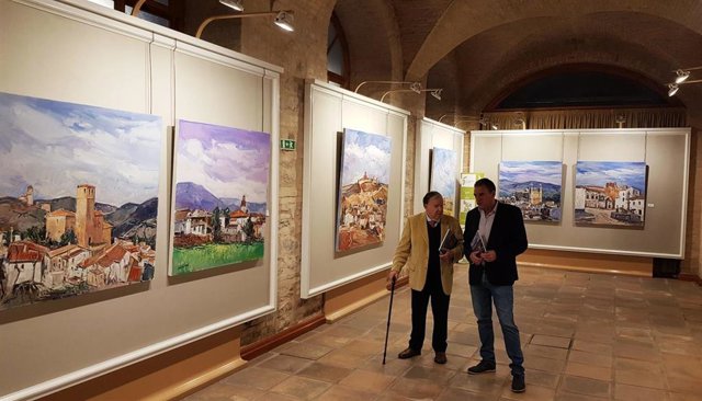 Ángel Vera y José Cózar durante la inauguración de la exposición