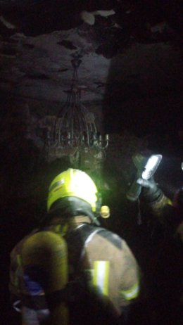 Intervención de los Bomberos de Logroño en el incendio de la vivienda de la calle Samalar.