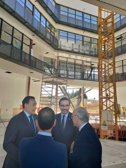 Visita a las obras del centro de investigación.
