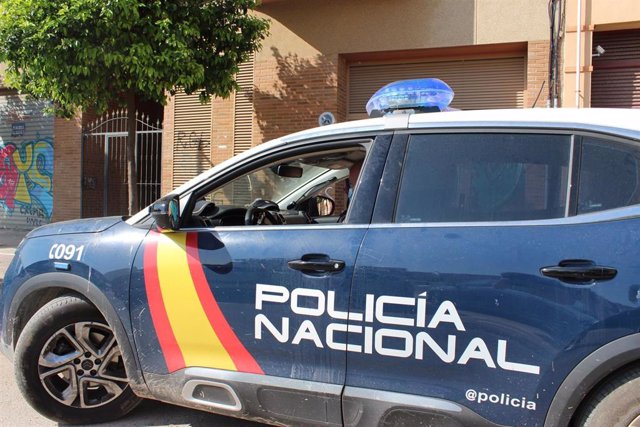 Nota De Prensa Y Fotografía: "La Policía Nacional Detiene A Una Mujer Por Pegar A Su Hija Menor"