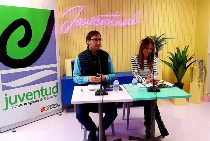 Acto de presentación de la guía 'Jugar sin adicciones', que ha elaborado el IAJ en colaboración con el Colegio de Profesional de Psicología de Aragón.