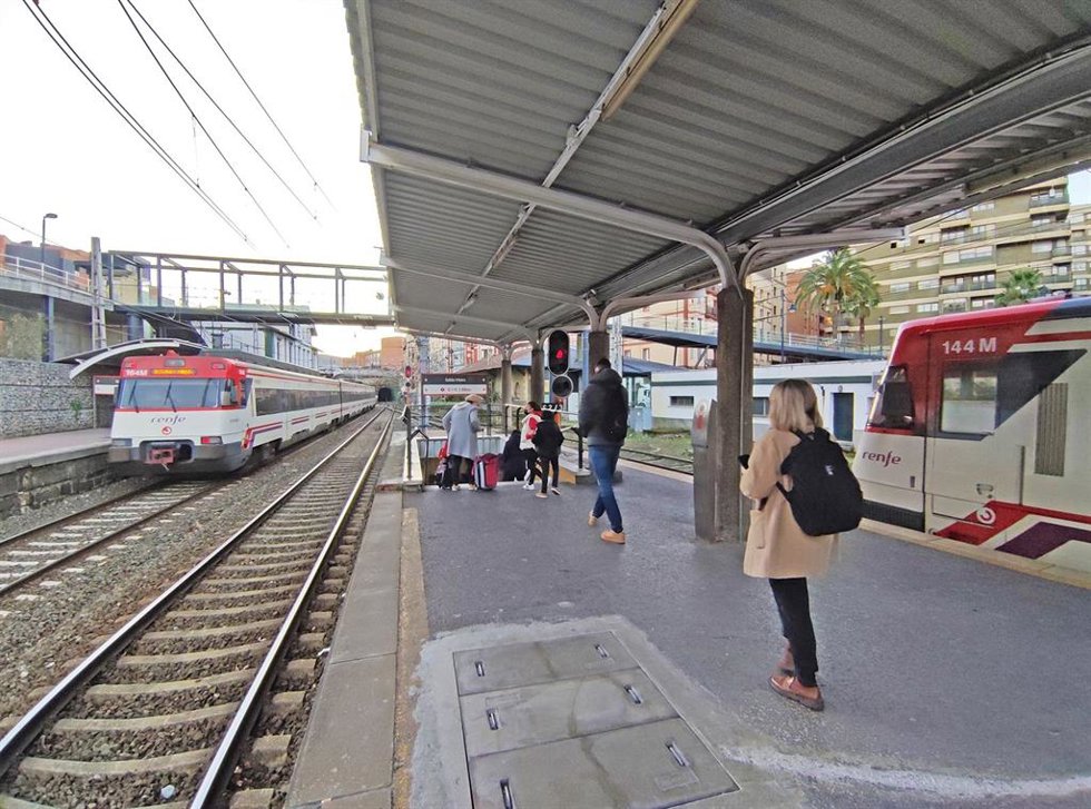 Archivo - Estación de Cercanías de Renfe en Barakaldo