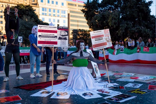 Protesta en Barcelona por la muerte en Irán de Mahsa Amini