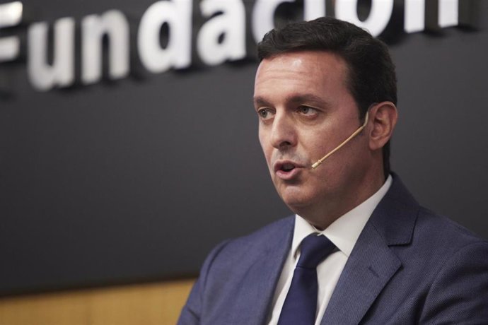 El presidente de la diputación de Almería, Javier Aureliano García, durante el encuentro informativo de Europa Press con los presidentes de las ocho diputaciones provinciales titulado 'Andalucía desde sus territorios'' en la Fundación Cajasol
