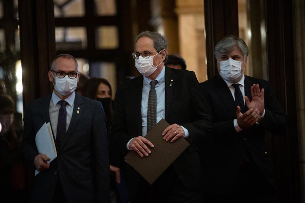 Archivo - (I-D) El Vicepresidente primero del Parlament, Josep Costa; el expresidente Quim Torra; y el portavoz de JxCat en el Parlament, Albert Batet