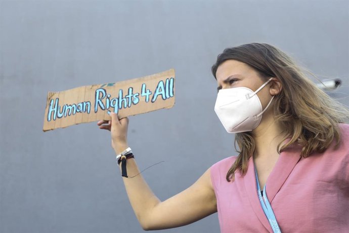 12 November 2022, Egypt, Sharm El-Sheikh: German climate activist Luisa Neubauer holds a placard during the COP27 Coalition march at the 2022 United Nations Climate Change Conference COP27, as part of the Global Day of Action. Photo: Gehad Hamdy/dpa