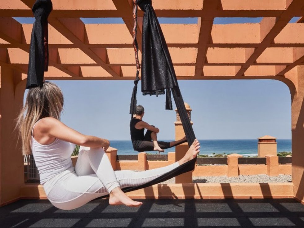 El aeroyoga tiene numerosos beneficios físicos a la par que psicológicos