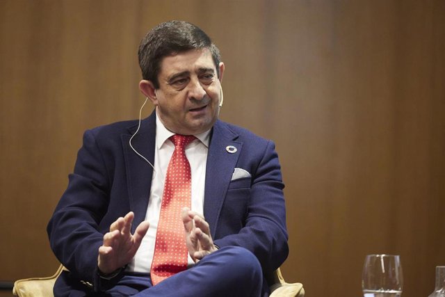 El presidente de la diputación de Jaén, Francisco Reyes, durante el encuentro informativo de Europa Press con los presidentes de las ocho diputaciones provinciales titulado 'Andalucía desde sus territorios' en la Fundación Cajasol, a 14 de noviembre de 20