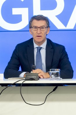 El presidente del PP, Alberto Núñez Feijóo, ofrece una rueda de prensa tras presidir la reunión del Comité Ejecutivo Nacional del PP, en la sede nacional del PP, a 14 de noviembre de 2022, en Madrid (España). El comité se ha celebrado el mismo día en el