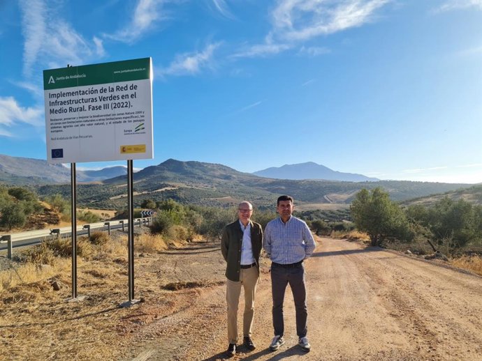 El delegado territorial de Sostenibilidad, Medio Ambiente y Economía Azul de la Junta de Andalucía, José Antonio Víquez, ha visitado junto al alcalde de Riogordo (Málaga), Antonio Alés Montesinos.