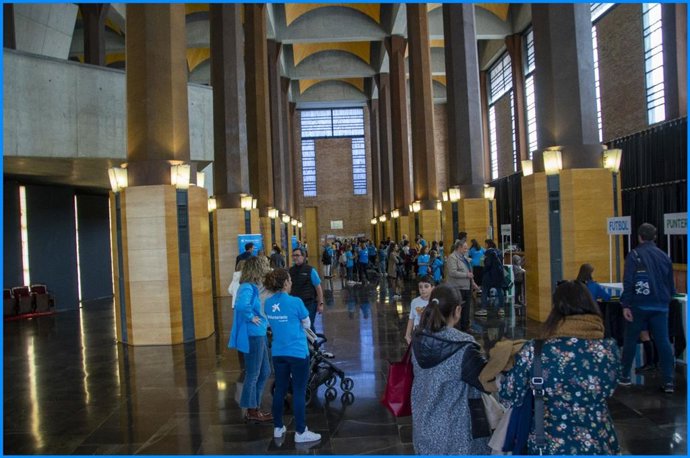 Más de 200 voluntarios de CaixaBank comparten una jornada solidaria con personas en situación de vulnerabilidad.