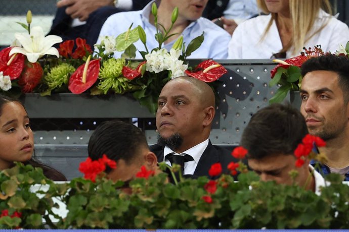 Archivo - Roberto Carlos is seen during the match between Carlos Alcaraz of Spain and Cameron Norrie of Great Britain during the Mutua Madrid Open 2022 celebrated at La Caja Magica on May 05, 2022, in Madrid, Spain.