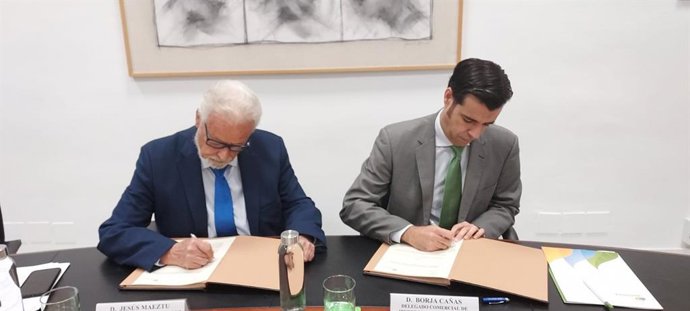 Iberdrola y El Defensor del Pueblo andaluz renuevan un su convenio de colaboración para atender a los consumidores.