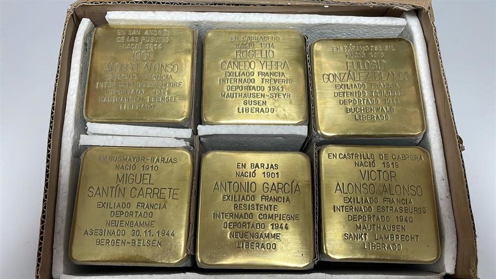 Placas en recuerdo de los seis bercianos deportados a campos de concentración nazis.