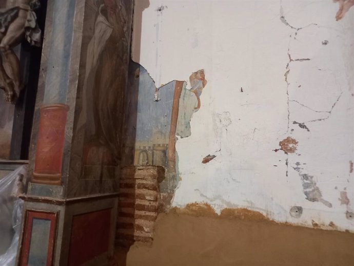 Restos de pinturas hallados en la iglesia de Ventosa de la Cuesta.