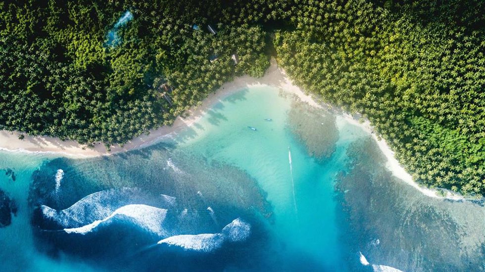 Archivo - Imagen desde arriba de una playa.