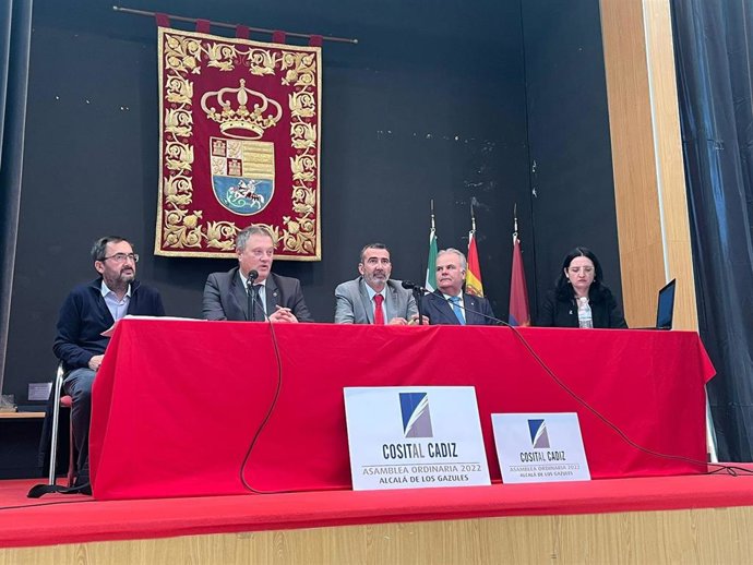 El vicepresidente cuarto y responsable del Área de Cooperación y Asistencia a Municipios, Javier Pizarro, en la asamblea de Cosital Cádiz