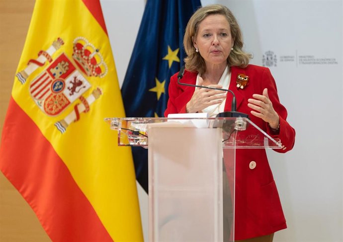 La vicepresidenta primera y ministra de Asuntos Económicos y Transformación Digital, Nadia Calviño, realiza declaraciones tras  reunirse con el comisario europeo de Presupuesto y Administración en la sede del Ministerio, a 3 de noviembre de 2022, en Mad