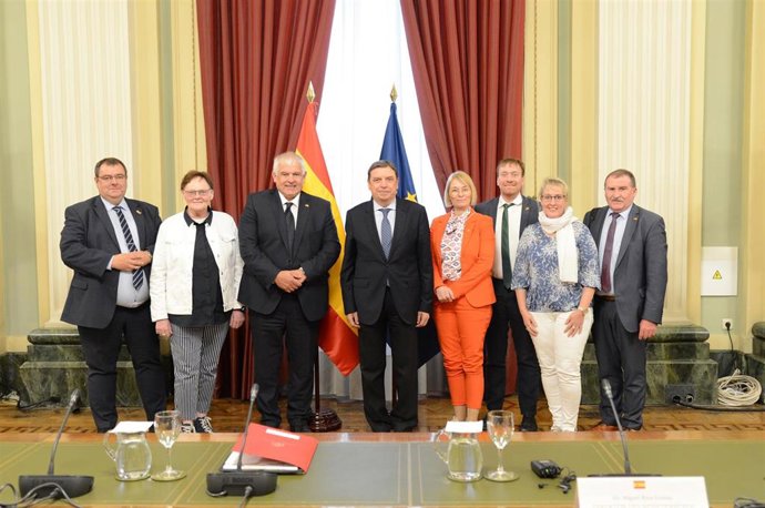 El ministro de Agricultura, Luis Planas, se reúne con la Comisión de Agricultura del Bundestag