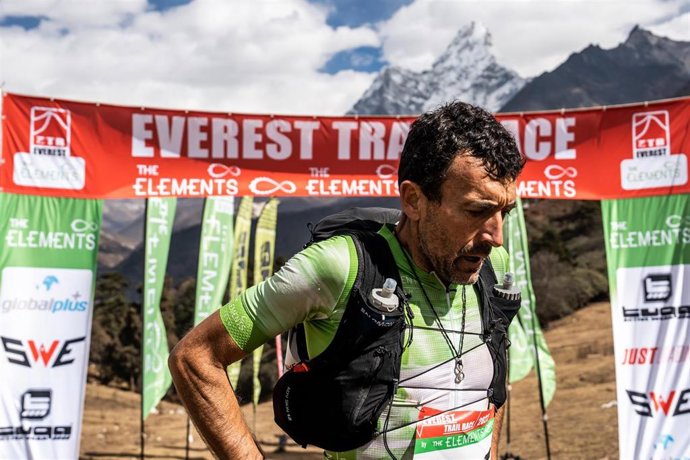 El español Miguel Heras gana la etapa reina Everest Trail Race by The Elements